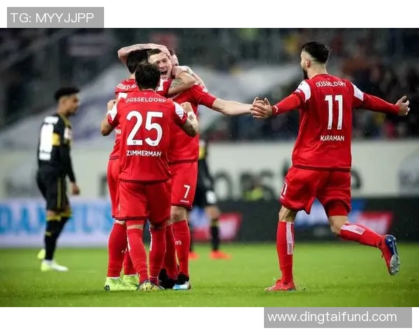 莱比锡红牛与法兰克福队握手言和，共享一分，精彩纷呈的德甲大战